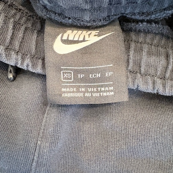 Nike Black Athletic Shorts - Picture 4 of 4